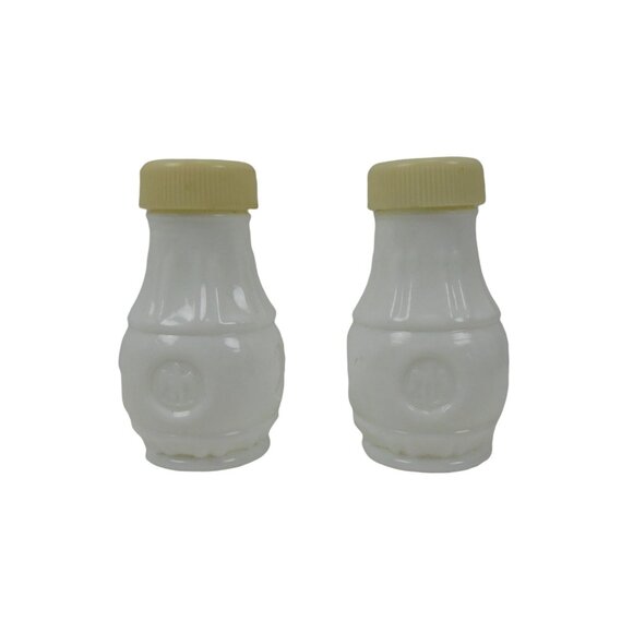 Vintage Milk Glass Eagle Coin Medallion Salt And Pepper Shakers With Caps USA - Picture 3 of 7